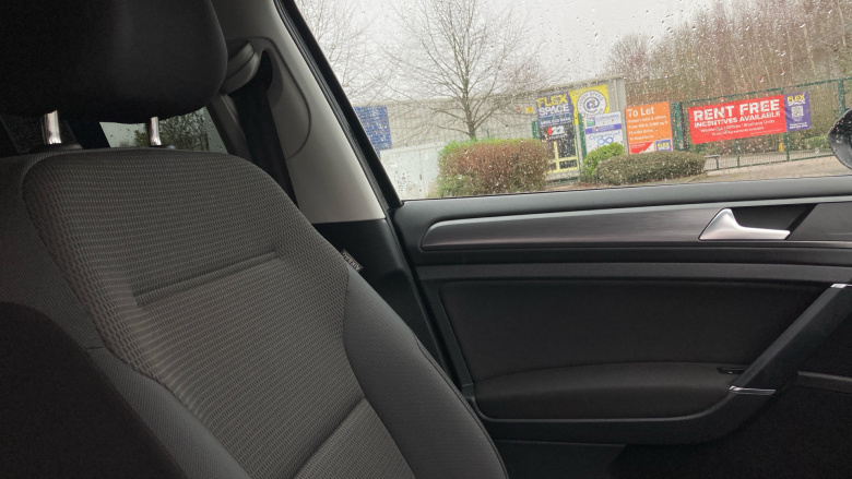 Volkswagen Golf 99kW e-Golf 35kWh 5dr Auto Electric Hatchback